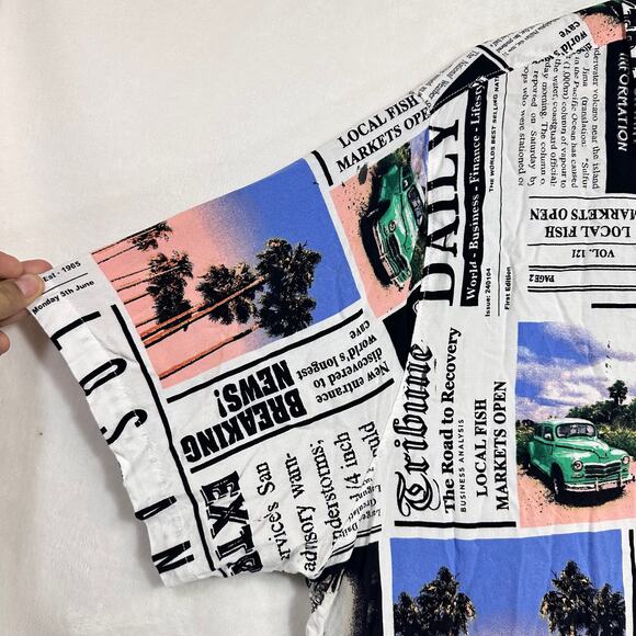 No Boundaries 2XL Newsprint Buttoned Relaxed Shirt Top Funky Artsy Cali Print LA - Picture 3 of 12